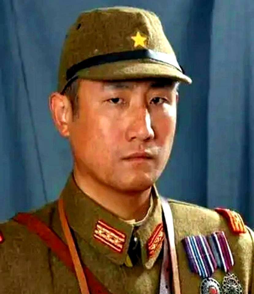 楚云飞身边的塑料吊瓶，李云龙手里的条形码红酒，这些原本无伤大雅的“漏洞”，如今成