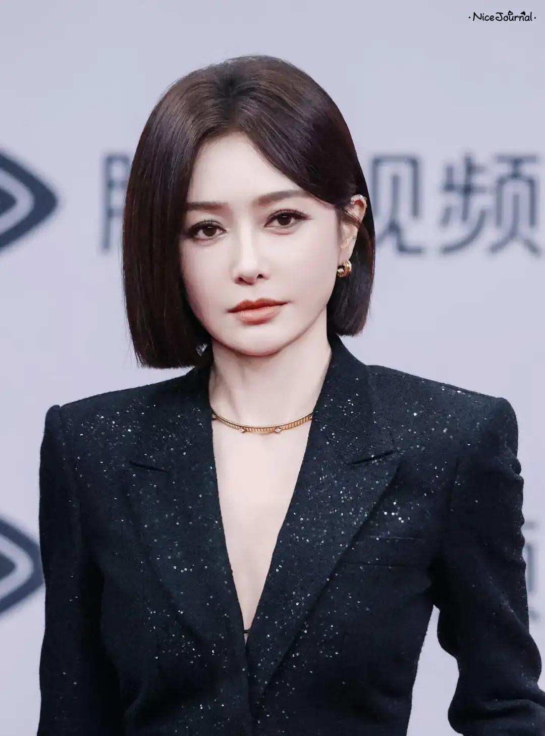 袜子两周不洗，男友连夜搬走秦岚把脏袜子塞枕头底下，一塞就是十四天。这事换谁