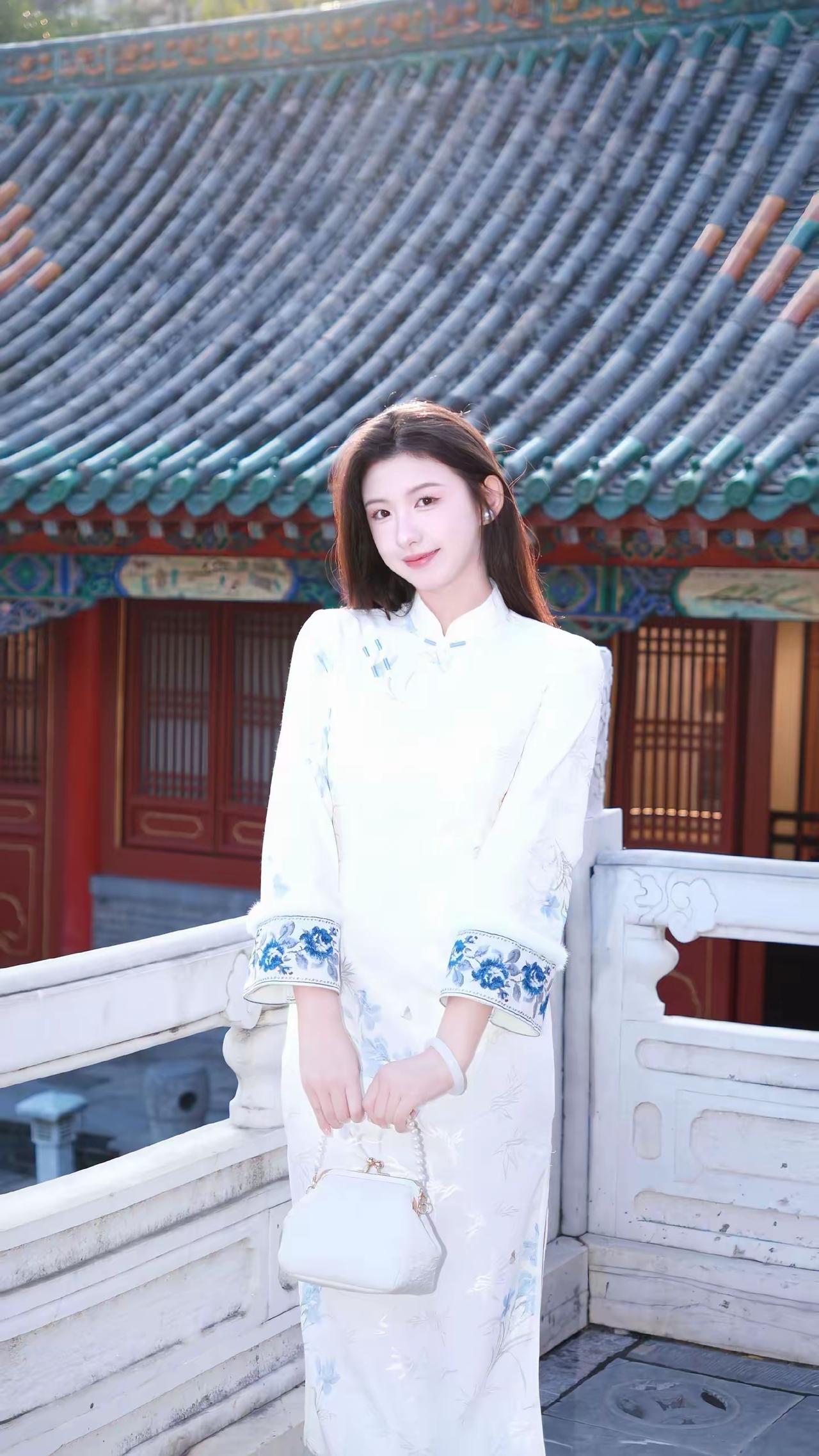 岁月极美，在于它必然的流逝。春花、秋月、夏日、冬雪。