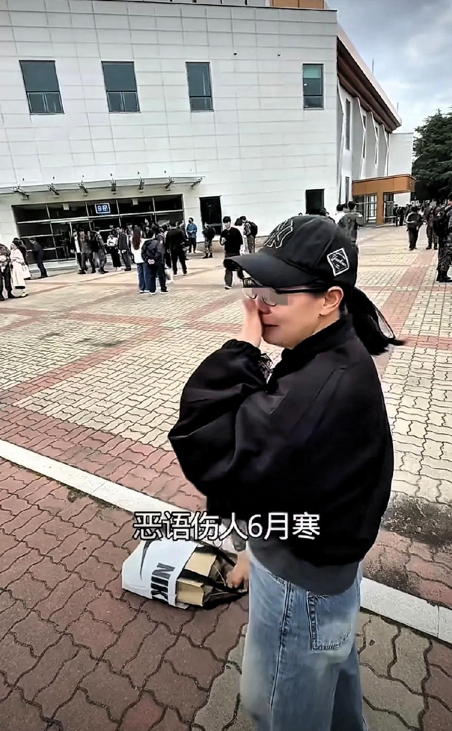 这位姐妹嫁给了韩国人，孩子到了服兵役的年龄，只能被征召入伍，她在自媒体平台上发布