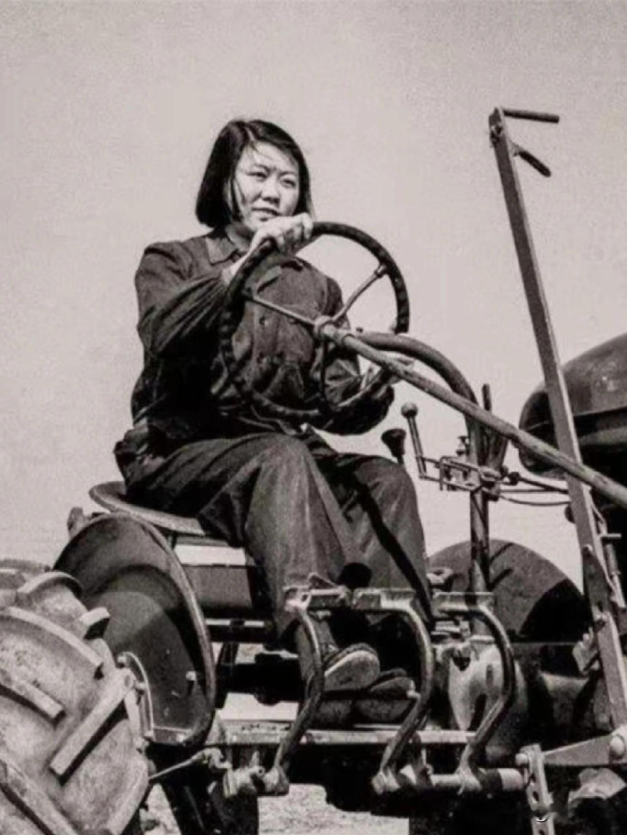 新中国第一位女火车司机也太飒了😭上世纪50年代，都说“火车司机只能是男人