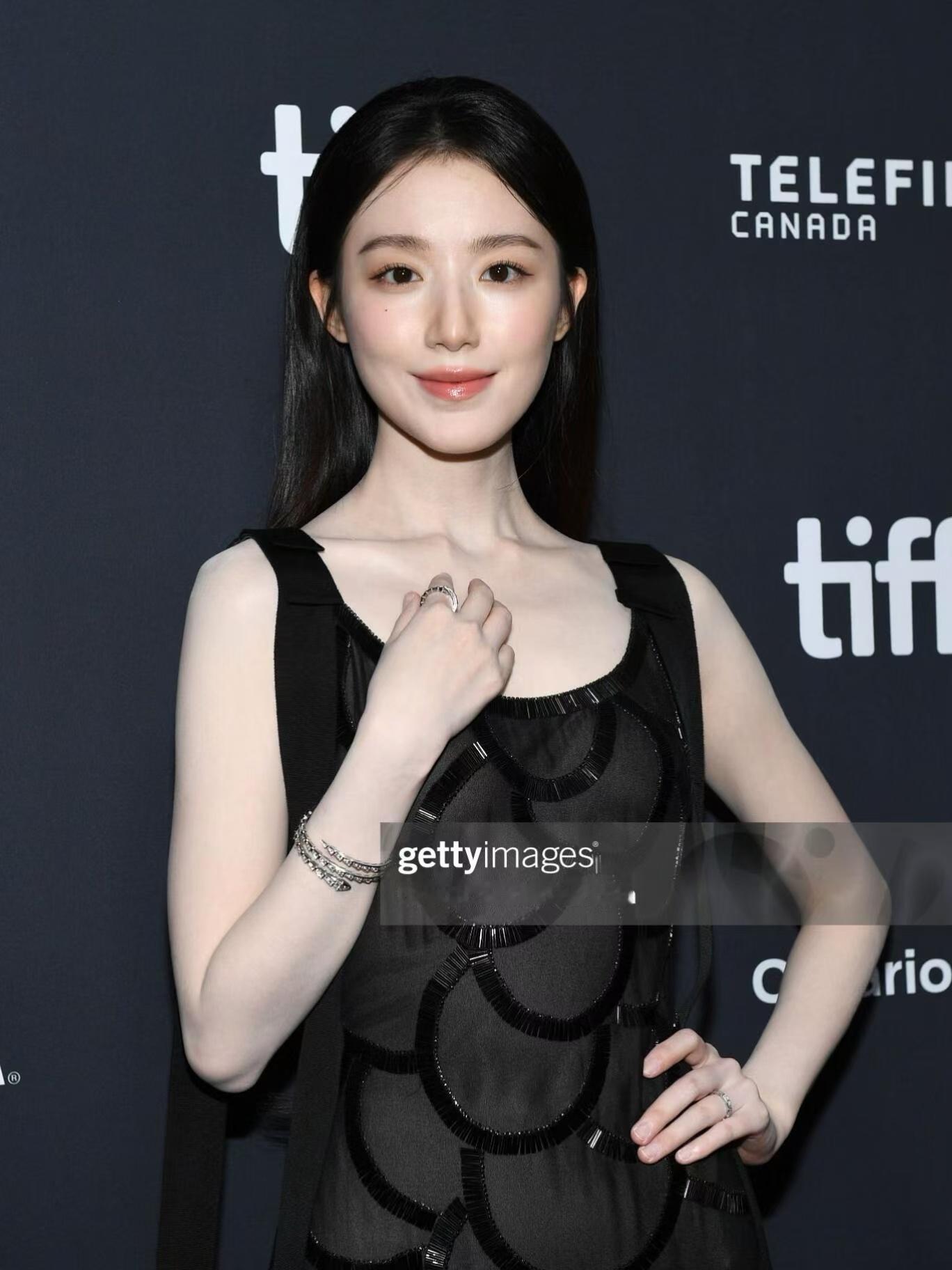 叶舒华多伦多电影节G社生图叶舒华G社生图G社镜头下的叶舒华也太亮眼了吧，白到发