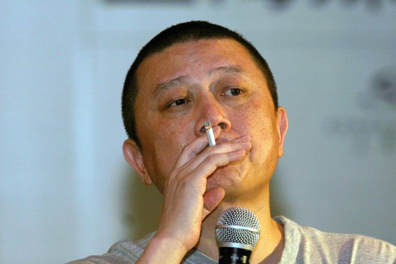 王朔“狂”的社会价值对现当代文坛的风云榜单，王朔敢独树一帜的评点：1999年，