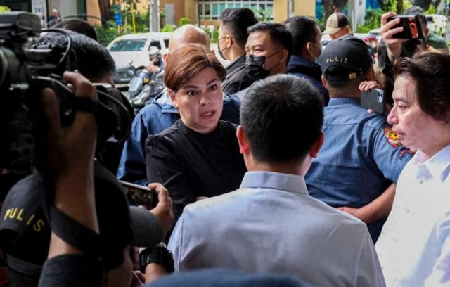 老杜女儿主动投案24小时，36万比索化解逮捕令，这一招把马科斯的杀局直接拆了3
