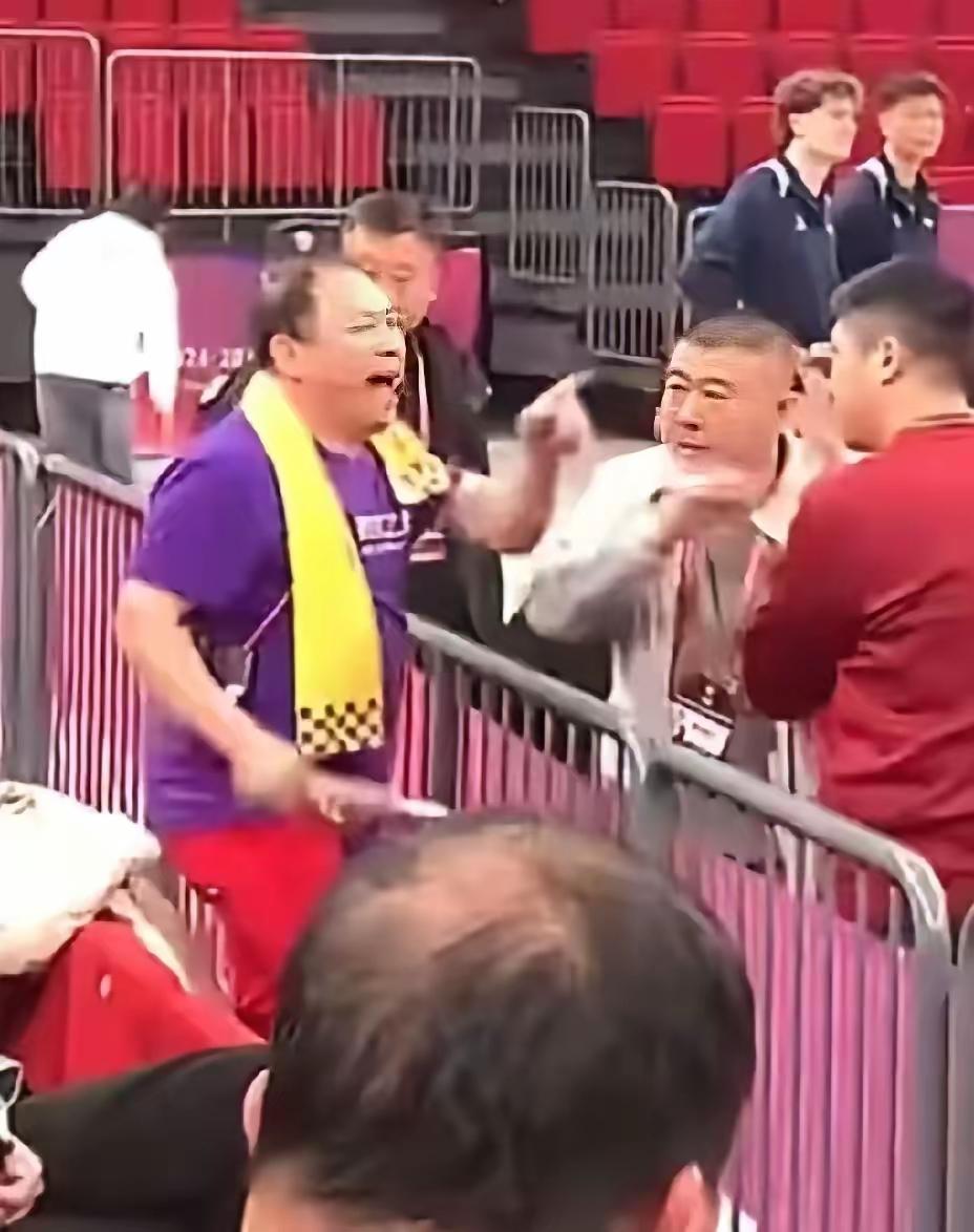 没想到江苏女排姑娘们几乎在三天内就把拼发球和拦网霸蛮提升上去了，自己的主场果然意