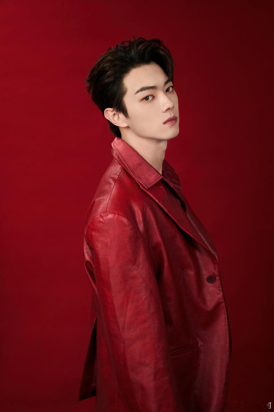 内娱出真人版猫和老鼠了方圆八百米定档《方圆八百米》也太会拍了！把猫鼠童趣感融进父