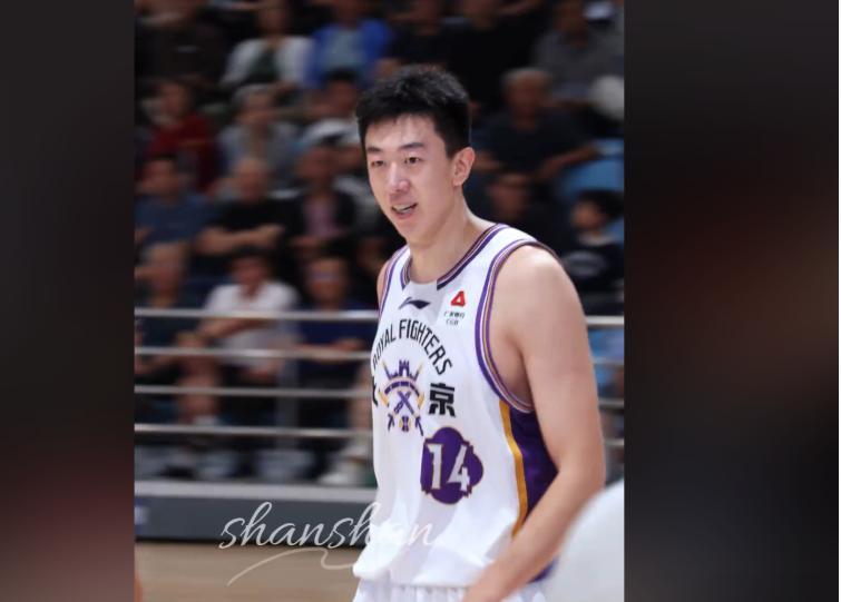 CBA最新三消息：山东三外援到位，广东队判断失误，杨毅一针见血点评第一个消息