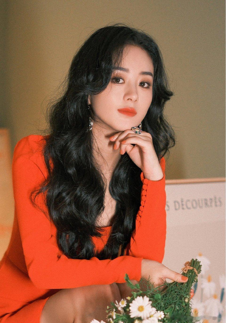 1、刘诗诗，胡先煦主演《醉梦》暂定6月底7月初开播。2、卢昱晓搭档两部新剧《恰逢