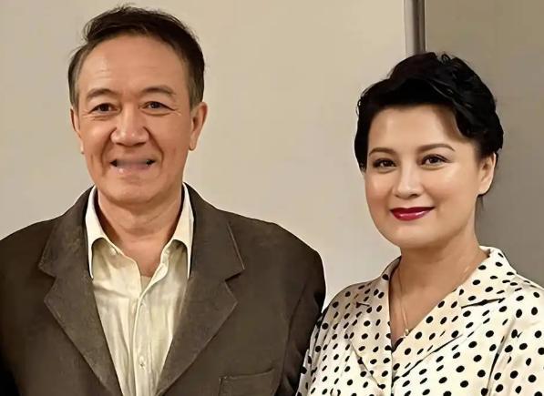 史兰芽怀孕6个月被劝打掉孩子，她偏要生！1994年，她挺着大肚子签字离婚。医生、