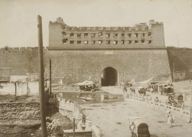 1901年，日本随军摄影师小川一真拍摄的北京。1900年庚子事变后，小川一真随八