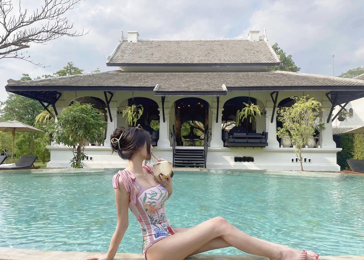 上热门穿搭泳装美女御姐