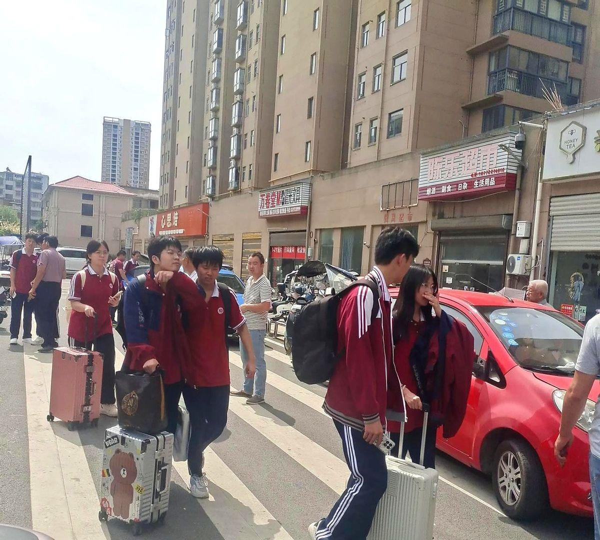 25年高考分数和分数线出来了，几家欢喜几家愁。湖北省物理方向重本线是516分，