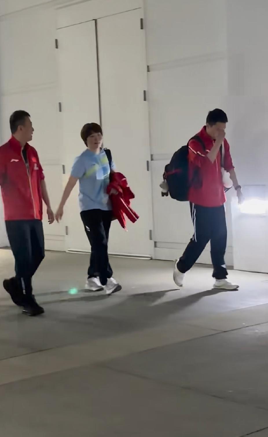 刷到美国大满贯1/4决赛赛后，看完心里五味杂陈。蒯曼跟削球手苦战七局，4:3艰