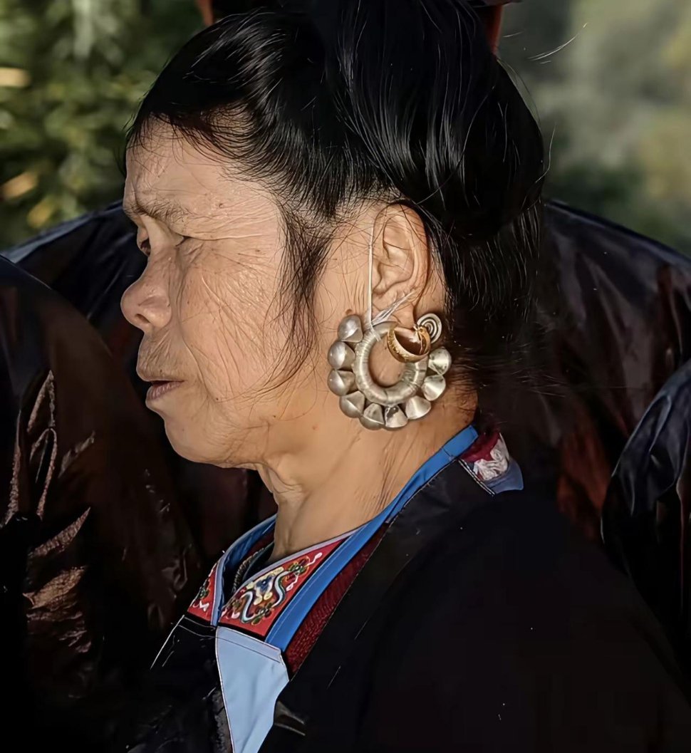 曾经一元纸币上的少女，如今已经65岁了！原来人老了真的会嘴唇变薄，鼻子变塌的年轻