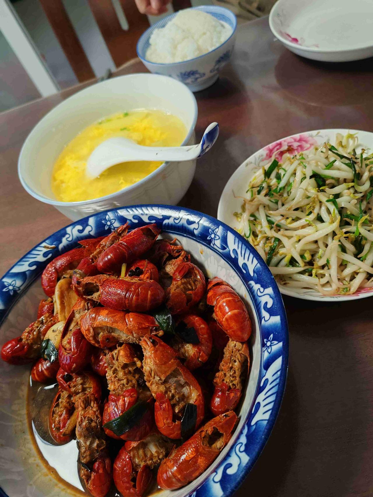 我的今日状态：😁轻松愉快我这里的天气：☀️晴天来小姑家，从来不用客气拘束，