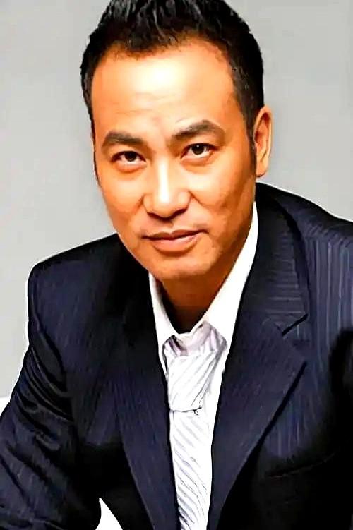 这个世界上我最想不通的人，就是任达华了。70岁的他去年3月在品牌活动上，因舞