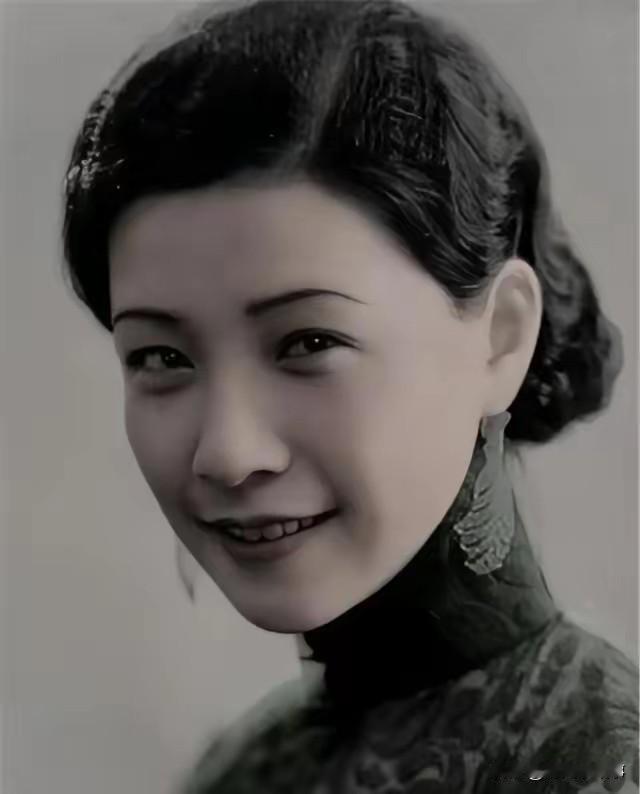 1935年3月8日晚，阮玲玉回到家，说肚子饿，让母亲煮了一碗八宝粥，拿回房间里，