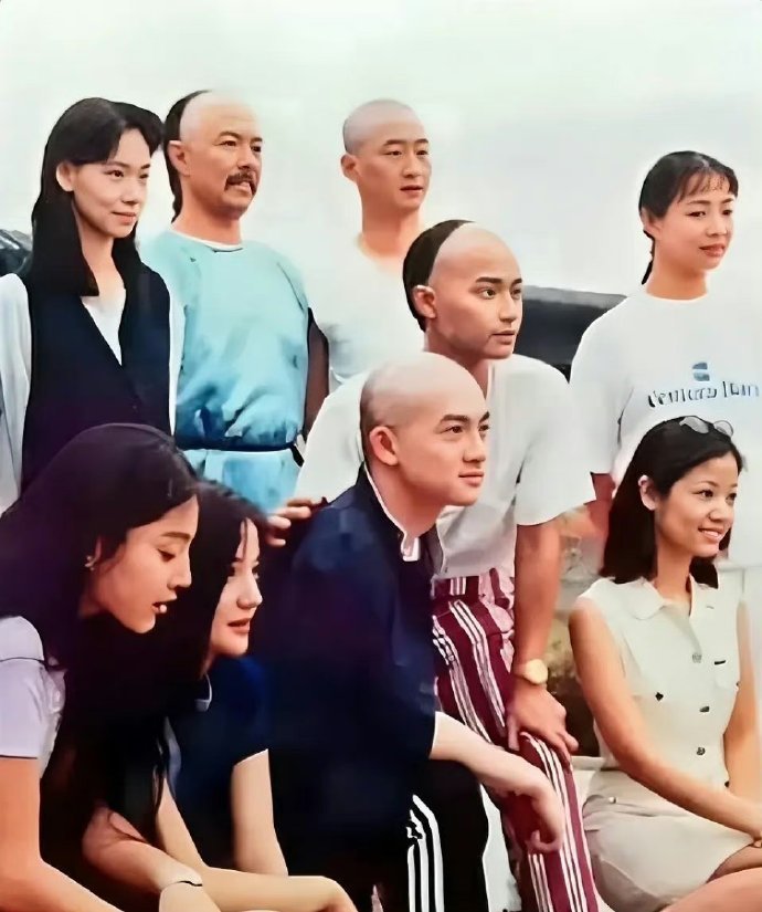 27年前《还珠格格》开机照！不得不说，90年代的演员个个都是颜霸​​​