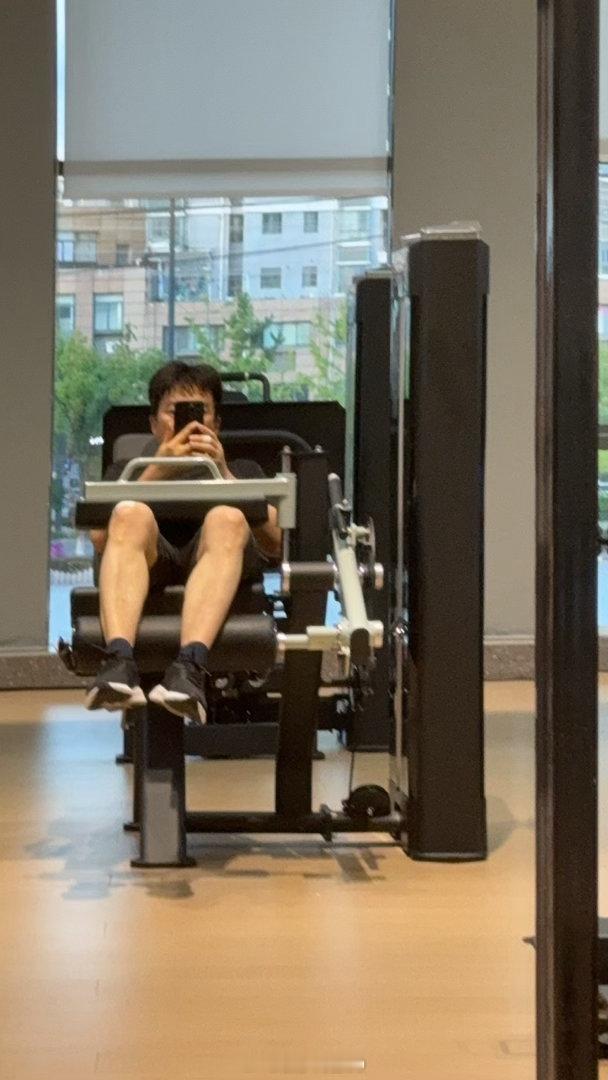每天晚饭后健身运动是这样的（如图所示）:先40分钟的爬坡跑步+20分钟左右的抗