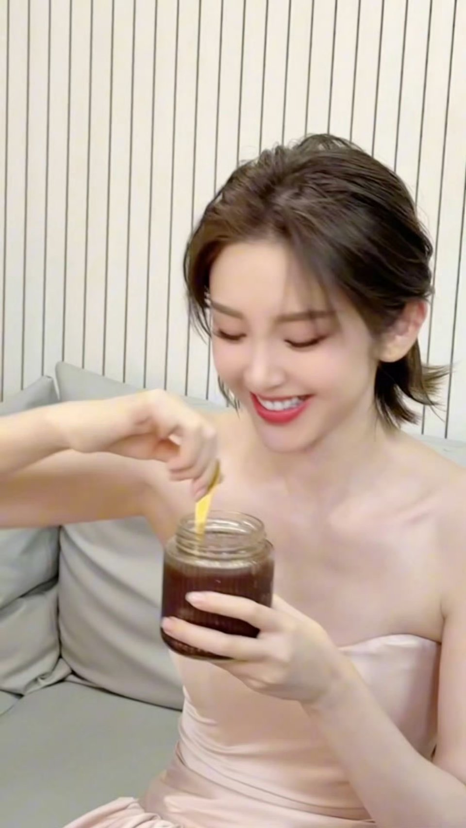 唐艺昕～～嫂子的脸依旧一如既往的精致与吸睛​​​