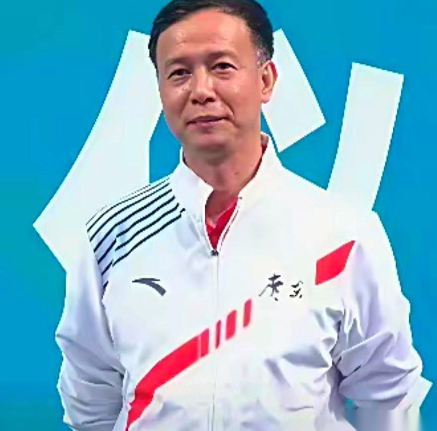 何教练最近有点慌。他的宝贝疙瘩，那个叫全红婵的奥运冠军，跑去新疆滑了趟雪，三天