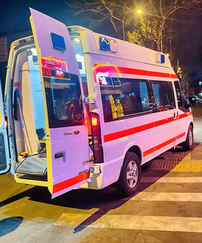 江西28000天价转运费又挖出几个细节：1.上海医院是南昌医生帮忙联系的，不