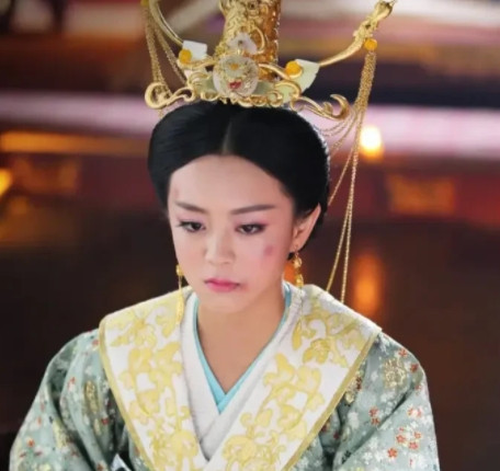 586年，受不了女儿杨丽华冷嘲热讽的隋文帝杨坚想出了一条既不伤害杨丽华又能把她调