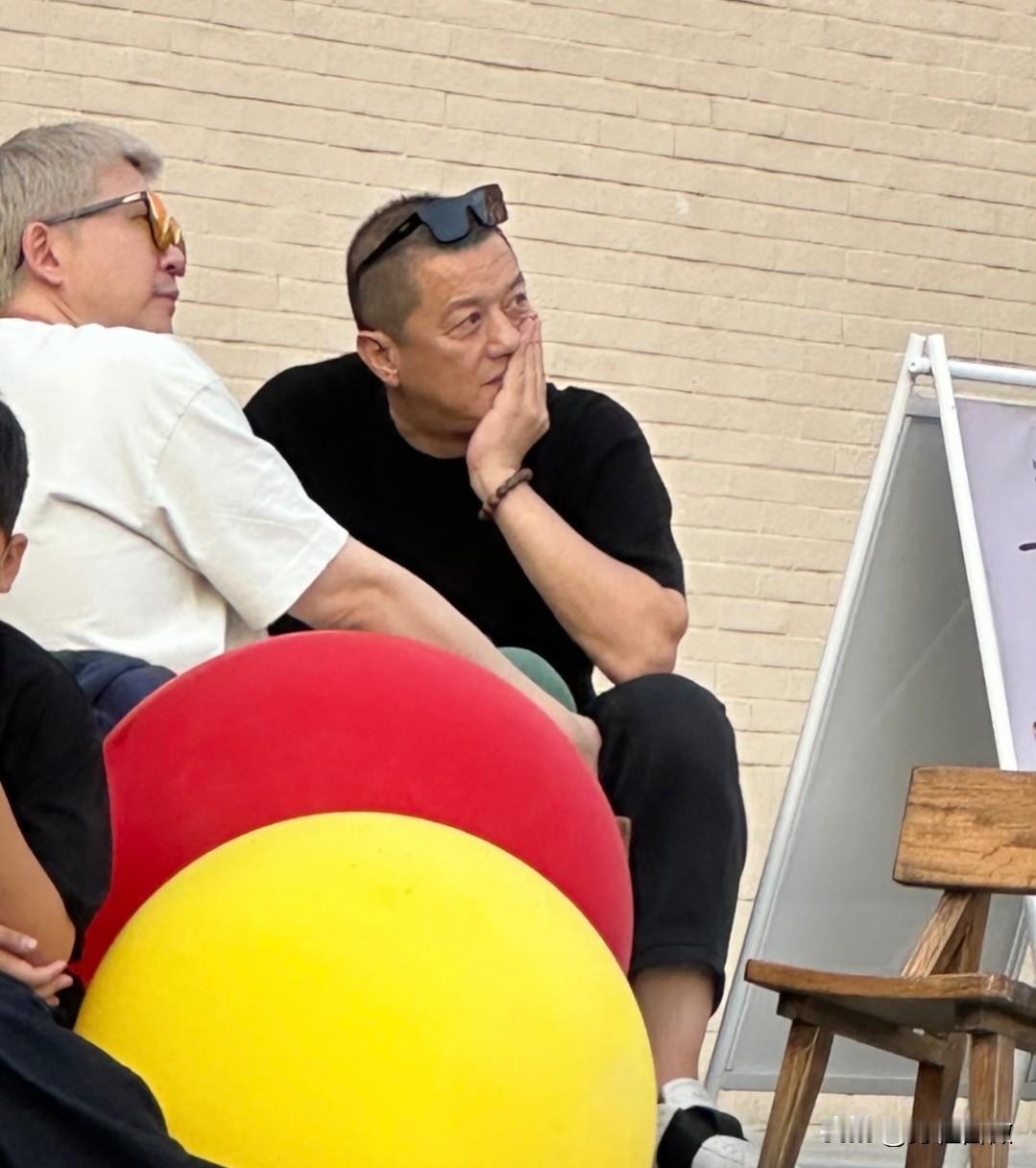 54岁的李亚鹏还要离婚是有原因的不是因为对方觉得他没钱，而是因为他在很早之前