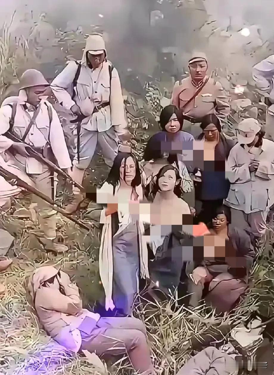 1937年，南京！大批妇女被鬼子拖到野外活埋，临刑前，被鬼子拍下了一张羞辱的留