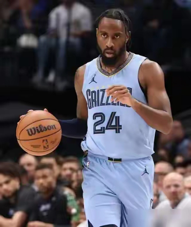 说山西男篮搞“养老院”的，真该看看数据。裁掉26岁的诺威尔，场均13.7分看着