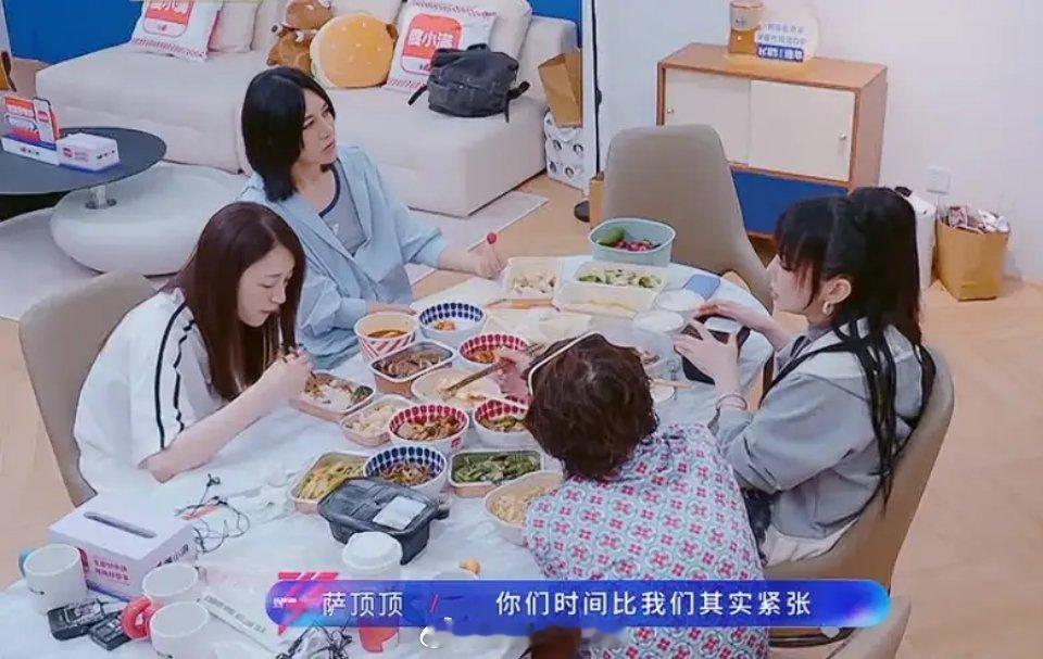 王濛瘦成鹿晗了王濛突然感觉饭不香了，这是被尚雯婕和萨顶顶给点了吧？两位帮唱师姐说