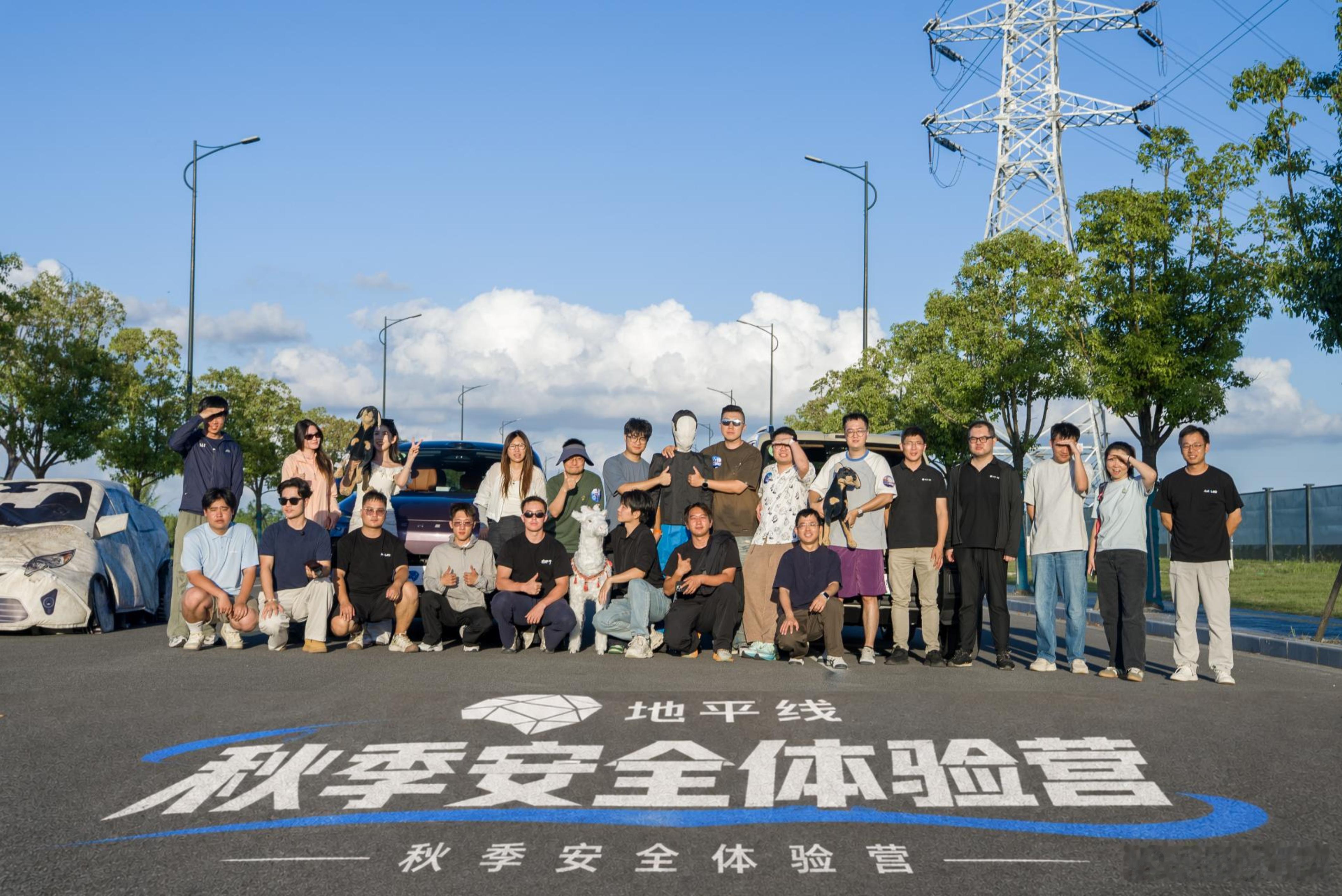 大家都在看镜头，就有个人在含情脉脉的看着🐑地平线hsd大v聊车​​​