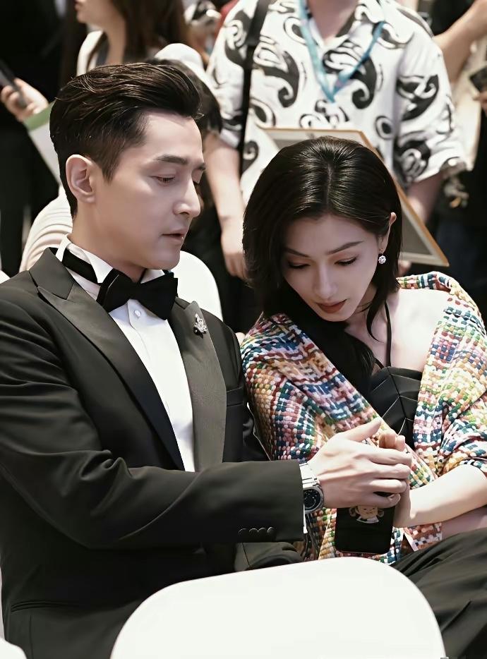 胡歌与万茜的旧照，2024年，胡歌与万茜参加第29届上海电视节白玉兰奖时的画面。