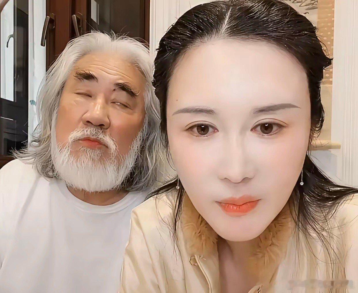 张纪中的妻子今天，被网友再次骂上了热搜。原因是张纪中陪妻子直播带货，困的是实在不