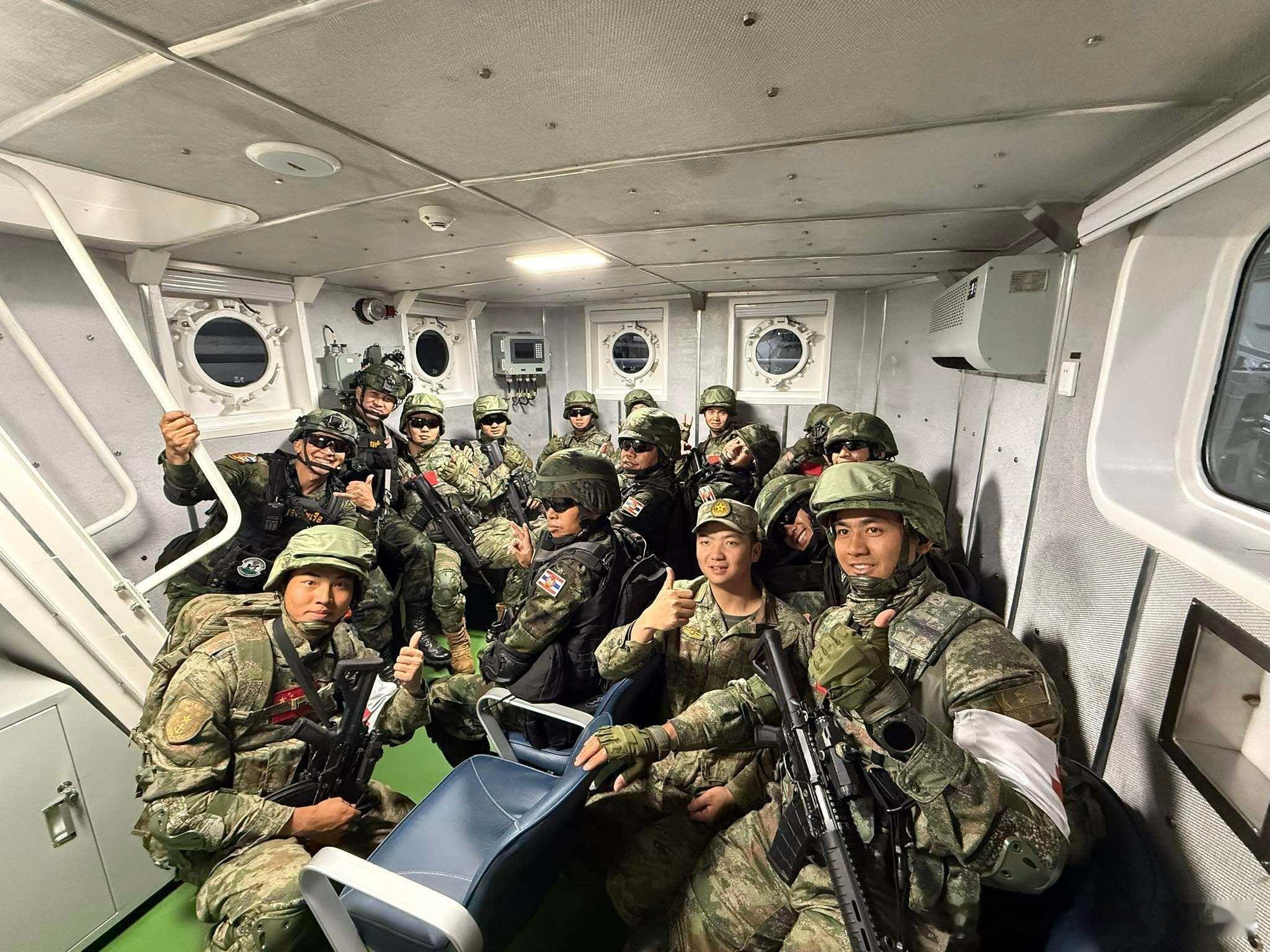 726内部的中泰海军陆战队员。位置对应于第二张图片中圈出的区域。这张照片拍摄于中