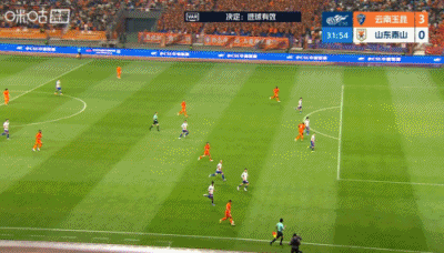 哗啦啦，泰山真是硬实力钢不过云南玉昆三个黑又硬对泰山的三中卫，开始的三个进球就