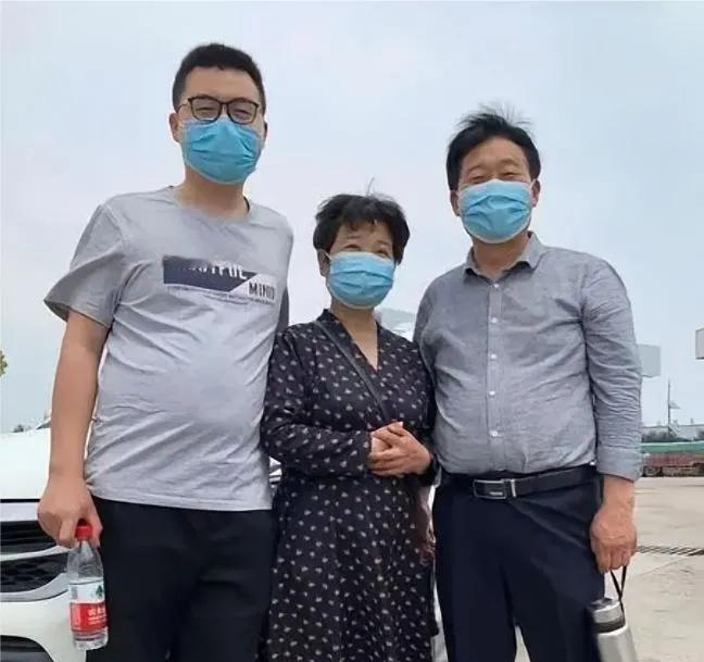 杜新枝好牛哦，姚策去世前跟他亲，如今熊磊也是选择跟杜新枝走动，就连许敏的亲生儿子