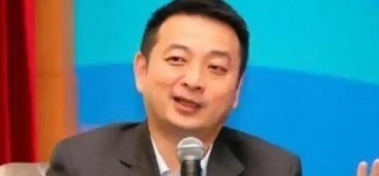 报道，为了鼓励大家多生娃，人口专家梁建章曾提出了一个大胆的方案：一孩家庭每个月补