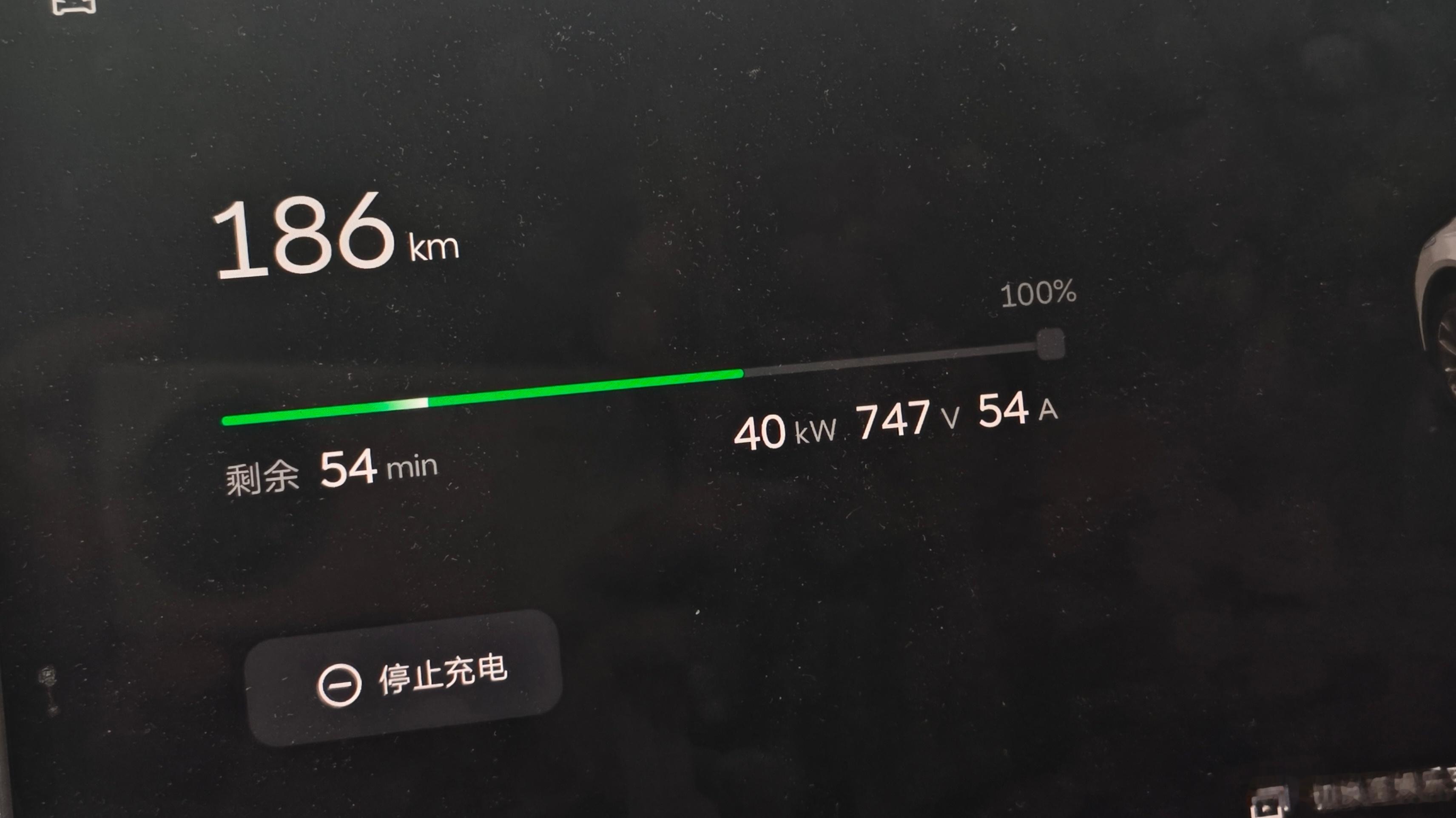 蔚来换电的效率，不仅体现在日常使用中，更体现在冬季充电场景。夏天电车充电40分钟