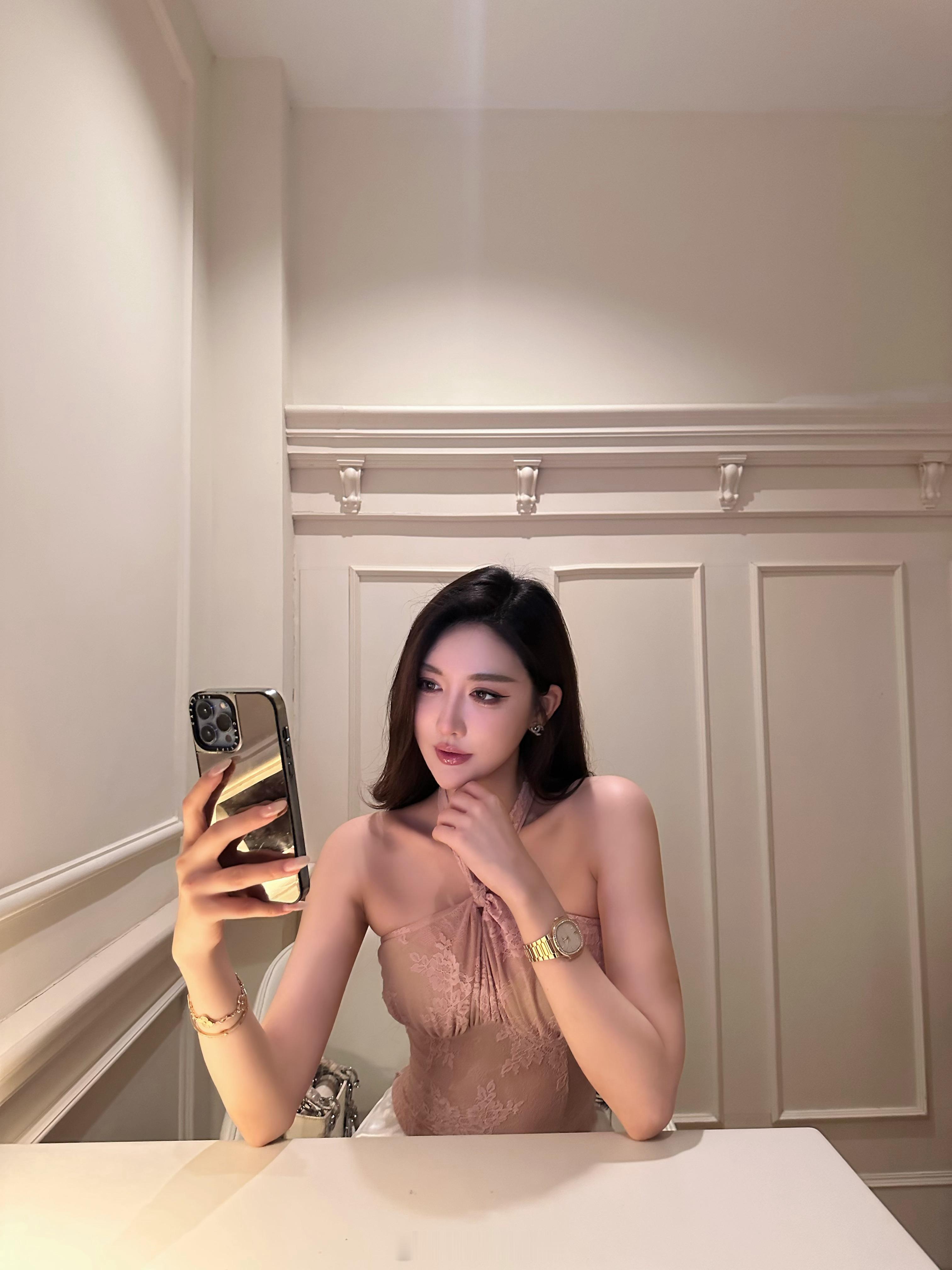 💗粉搭配黑这么好看～​​​