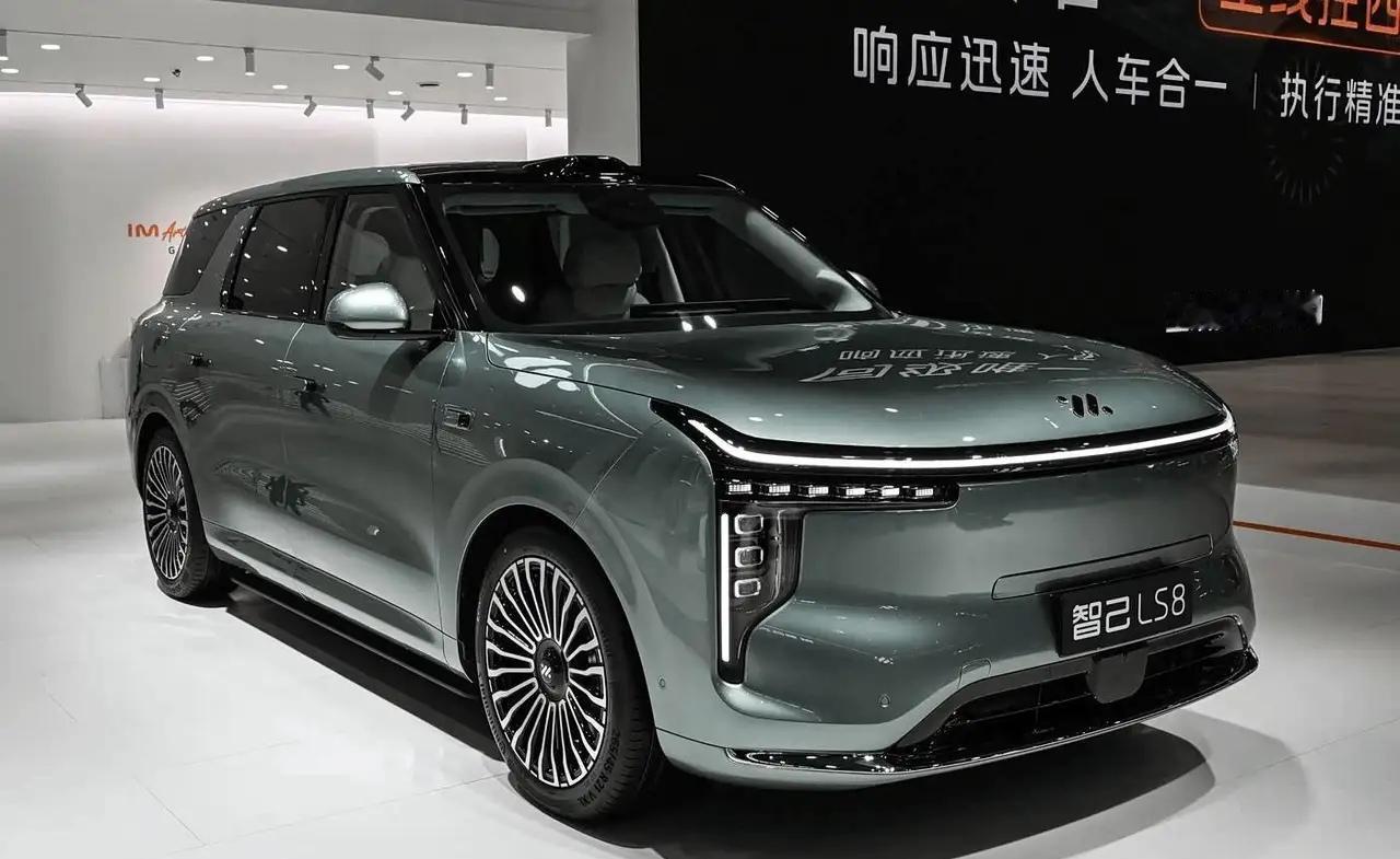 电车新三大件最硬核的三款车：1、智己LS8：约23.78万-28.78万