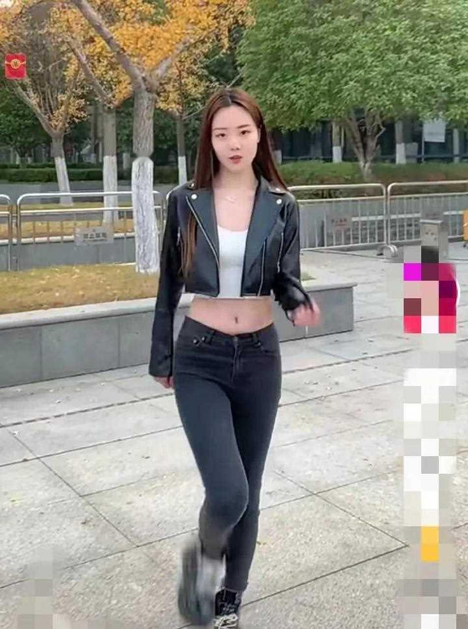 车模门门有一种傻乎乎的美。
