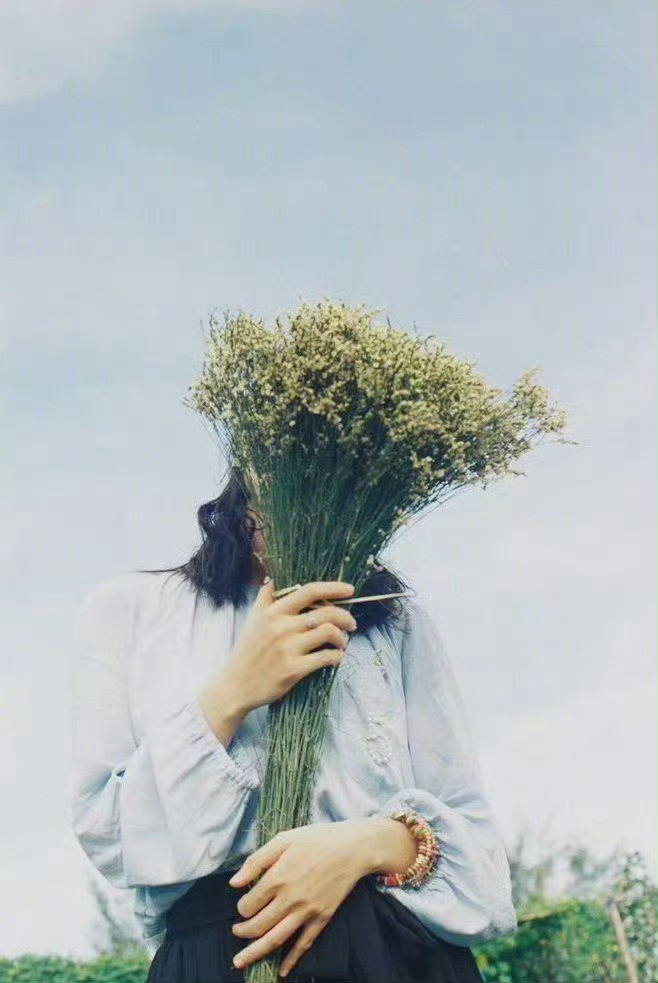 “八个处世原则。”1．亲戚：——只走动，不过密。2．老人：——只尊重，不争理。3