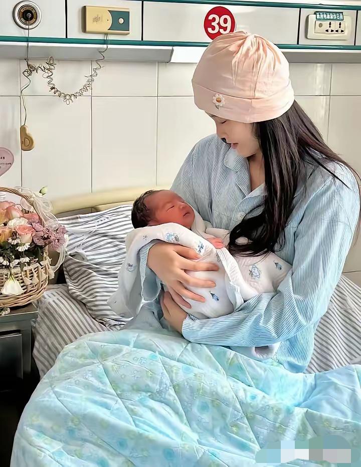 38岁的女儿前一段婚姻因为一直没孩子离了，找了个有五套拆迁房的重组家庭，当初人家