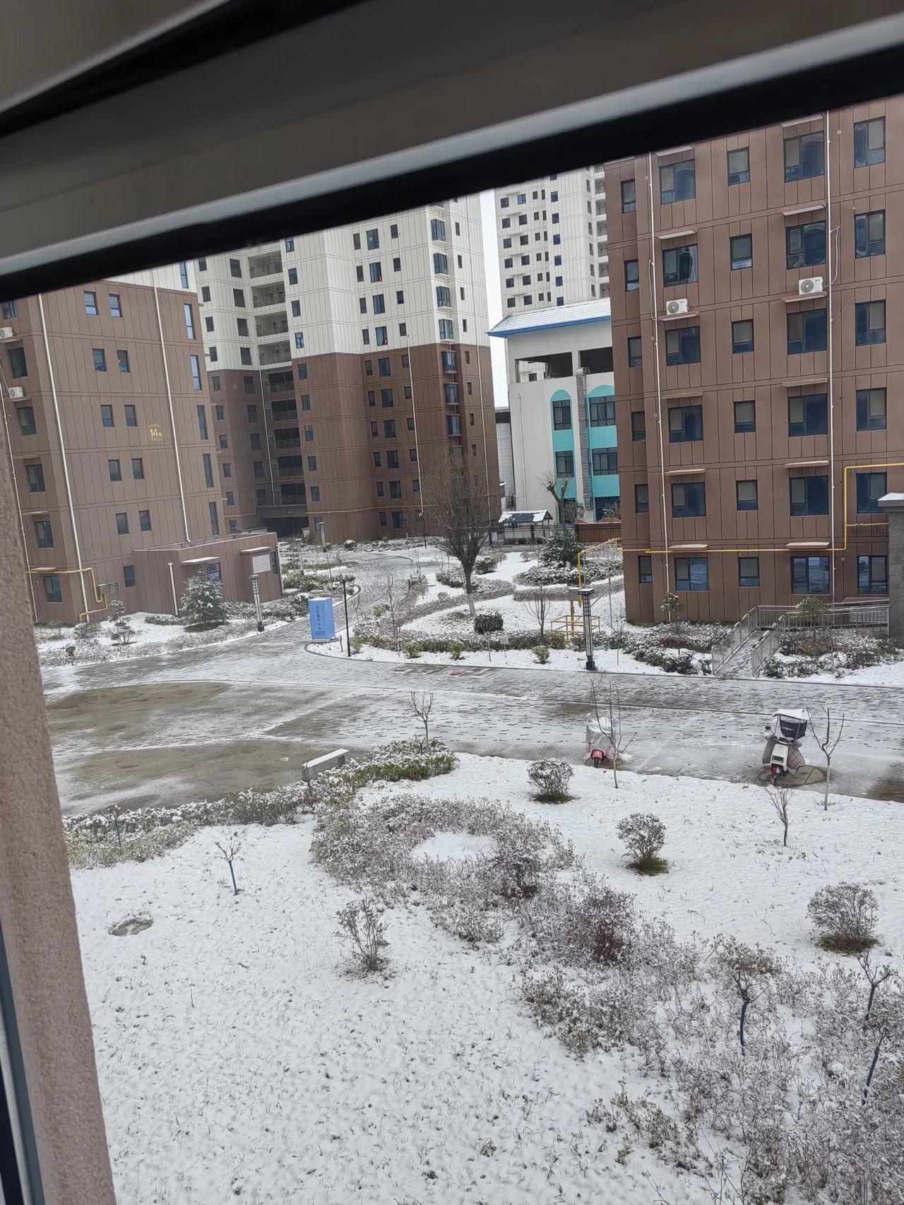 气象部门发布这几天陕西普降大到暴雪，并发布了气象预警，有媒体还称陕西这次成了“