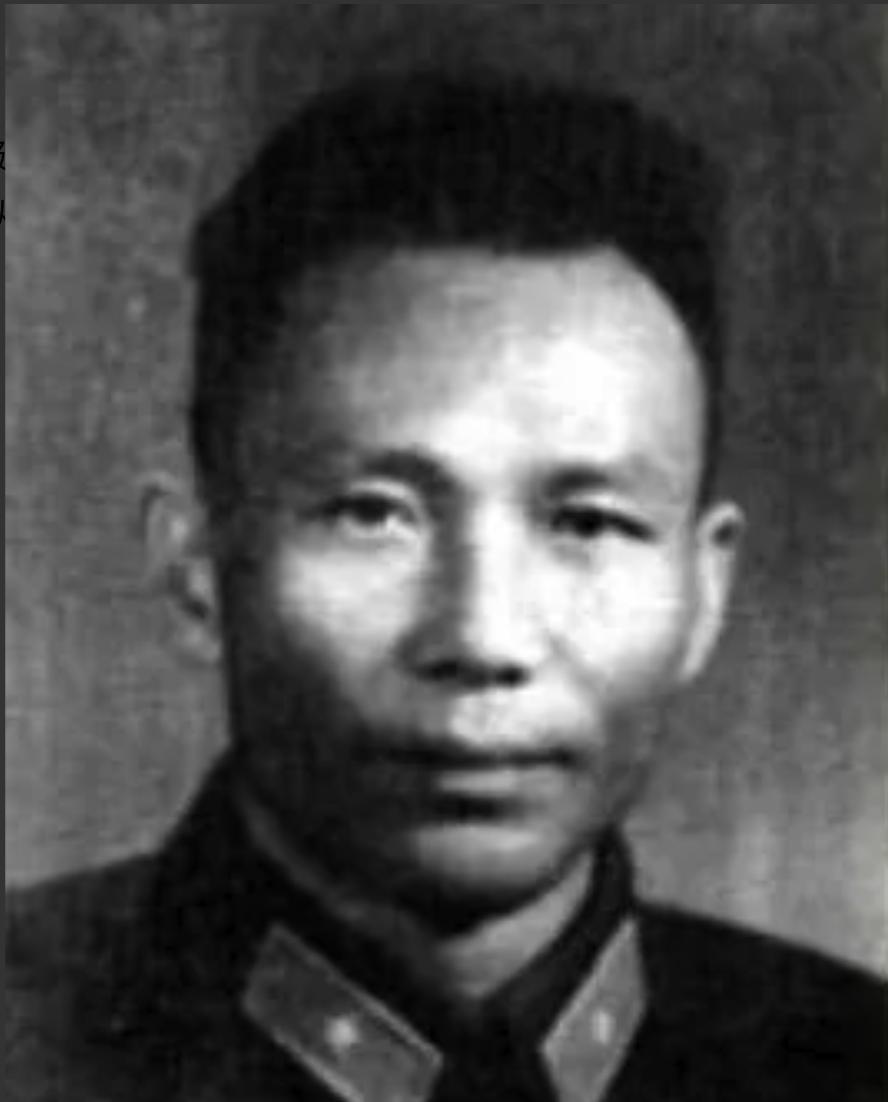 1937年，马步芳草拟了两份电报，准备调兵遣将围剿红西路军。电报员曾庆良看到内容