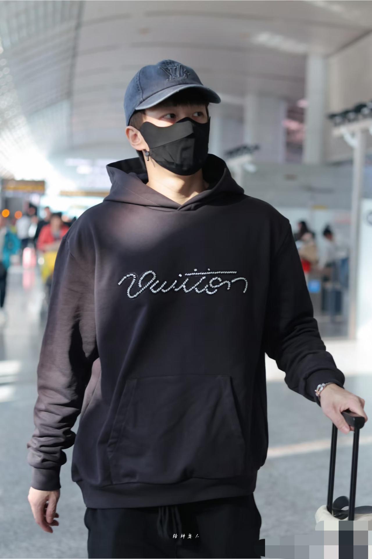 林高远出发——打欧冠啦！1月11日，林高远出发🛫打欧冠决赛，这是他第二次欧冠