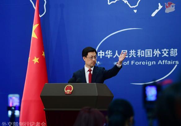中国人直接把厂，修到西班牙军事基地旁边。西班牙国防部急了，说上汽要在费罗尔建