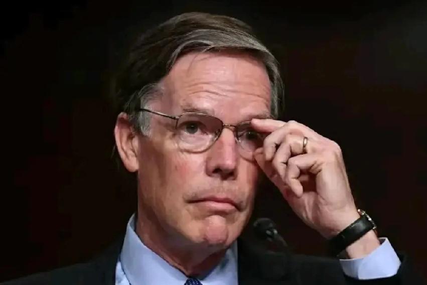 12月30日，销声匿迹的美国前驻华大使伯恩斯发文写道:“中国大规模模拟封台演习应