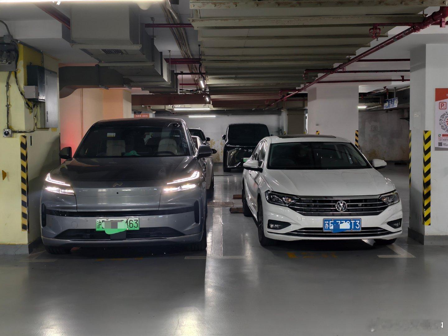 停车就喜欢和白车这样的人停一起，我自己停车也是这个习惯。​​​